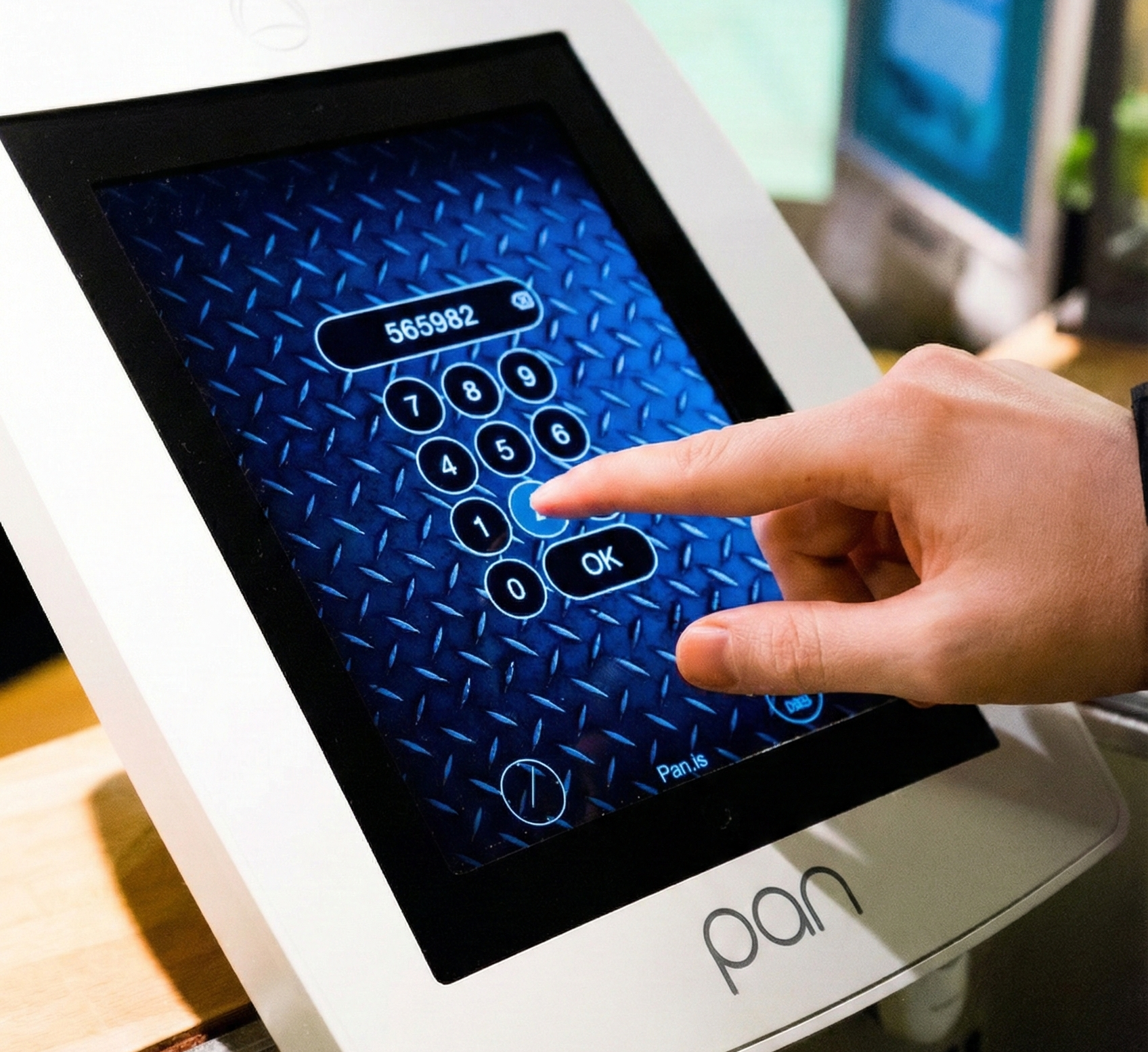 Spjaldtölva við inngang